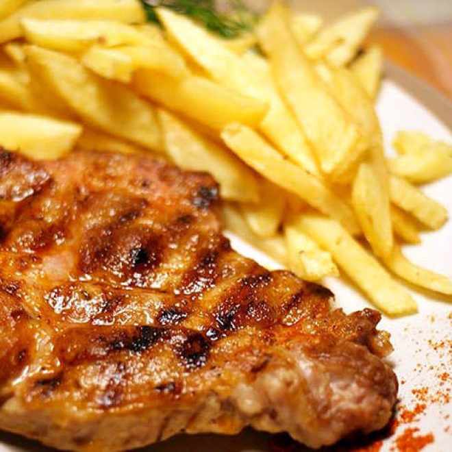  CEAFA DE PORC LA GRATAR CU CARTOFI PRAJITI (350g)