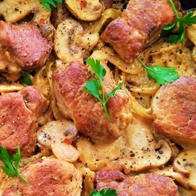  MUSCHI DE PORC CU CIUPERCI SI MIRODENII (250g)