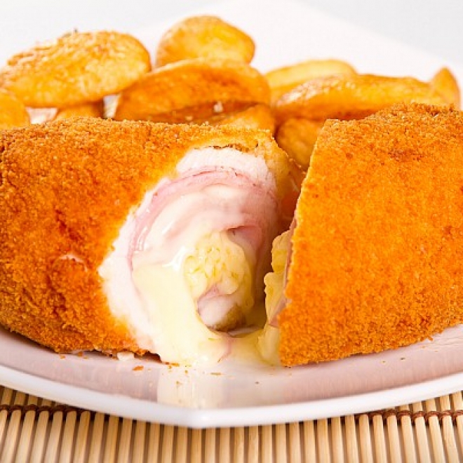  CORDON BLEU SI CARTOFI CU ROZMARIN (350g)